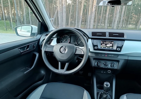 Skoda Fabia cena 34900 przebieg: 134950, rok produkcji 2017 z Góra małe 497